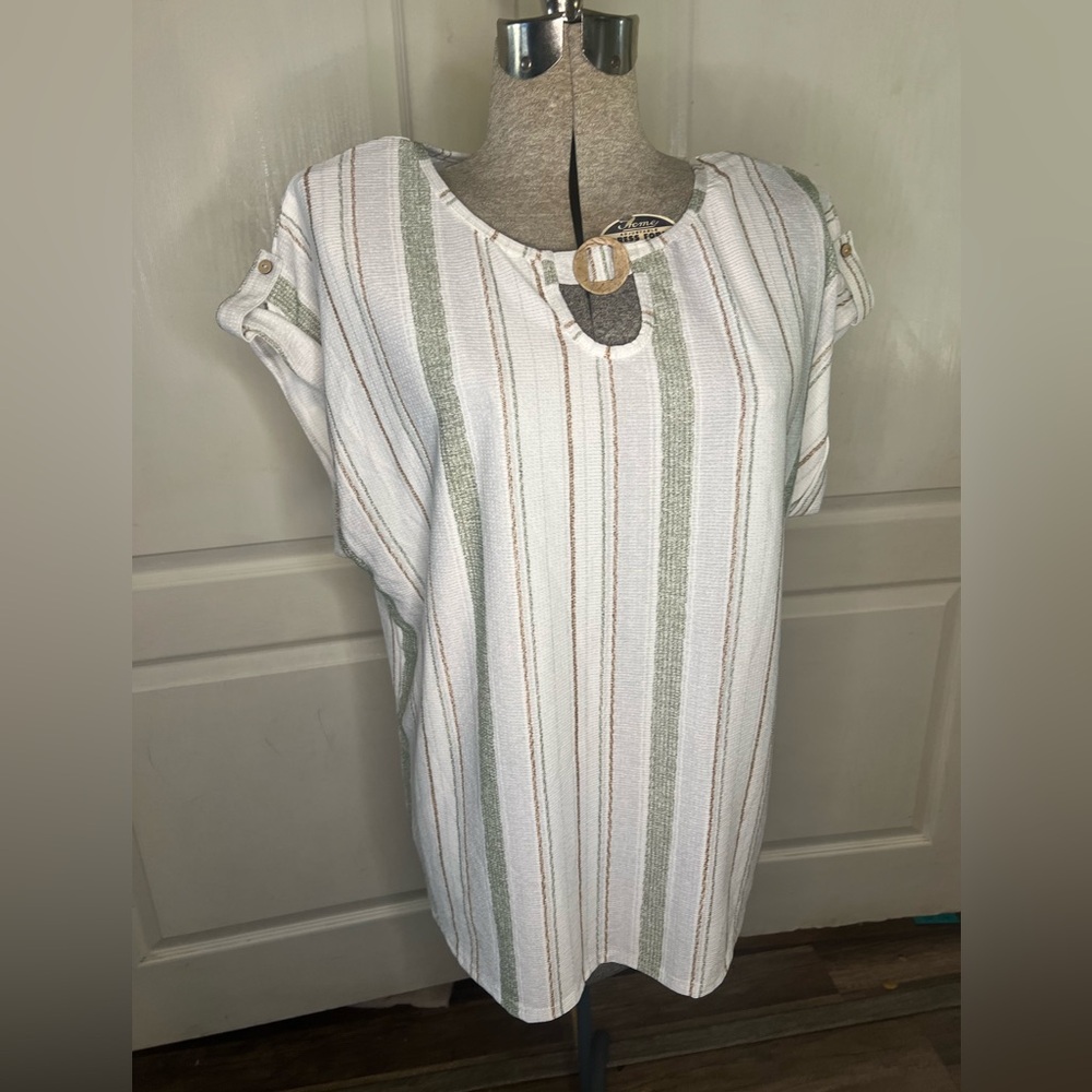 Cure White/ Green,‎ Center Button Short Sleeve Casual Top Size X-large NWOT